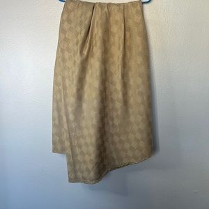 EUC Food Network Oval Tablecloth Gold Checkered